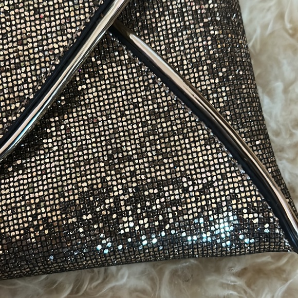 Evening Clutch-gold-with detachable gold chain - Picture 10 of 12